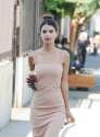 Emily_Ratajkowski-Los_Angeles-8_19_2016-001.jpg