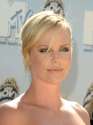 20794-charlize-theron-2008-mtv-movie-awards-arriva.jpg