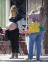 Pregnant-Kristen-Bell-posed-picture.jpg