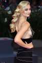 37E948F900000578-3773438-Flashing_the_flesh_The_actress_opted_for_a_plunging_gown_which_f-m-125_1473035125656.jpg