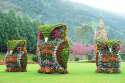 Garden-art-sculpture-funny-angry-owls-stand-in-the-lawn.jpg