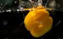 42642886-bell-pepper-drop-in-the-water-Stock-Photo.jpg