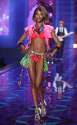 rs_634x1024-141202122451-634-victoriasecret-fashionshow-runway-jourdan-dunn.jw.12214.jpg