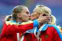 Russian-gold-medalists-kiss.jpg