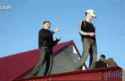 7df0bdCJROqouMmdLieF_Moonwalk Roof Fall.gif