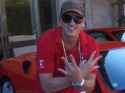 money-boy-vor-auto.jpg