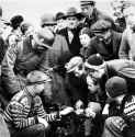 Norwegian Children inspect a German MG 34.png