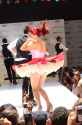 898604936_ariana_grande_barefoot_musicians_are_the_best_ARwNhZY5_122_600lo.jpg