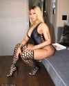35F696E800000578-3674778-Leaving_little_to_the_imagination_The_busty_beauty_perched_on_th-a-48_14677.jpg