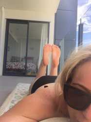 srah subathing.jpg