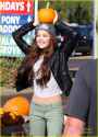 kelli-berglund-picking-pumpkins-03.jpg