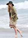 Elle-Fanning-Feet-2056247.jpg