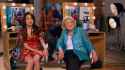Promo Miranda Cosgrove con Betty White - Crowded - YouTube (720p).mp4_snapshot_00.29_[2016.11.17_19.49.49].jpg