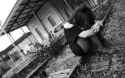 116327_women-black-and-white-emo-sad-sadness-2560x1600-wallpaper_wallpaperswa.com_79.jpg