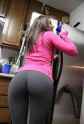 hot-women-yoga-pants-40.jpg