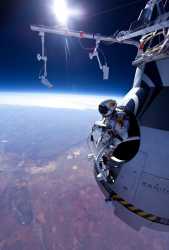 Felix_-Baumgartner_edge_space.jpg