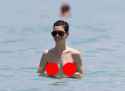 anne-hathaway-bikini-miami-05.jpg