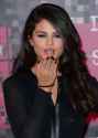 selena-gomez-2015-mtv-video-music-awards-part-ii_16.jpg
