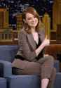 Emma_Stone_Visits_Tonight_Show_Starring_Jimmy_19vqftRKCeax.jpg