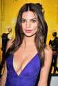 Emily-Ratajkowski-Cleavage-21.jpg