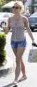 795678730_britneyspearshashairylegsatstarbucks2_122_247lo.jpg