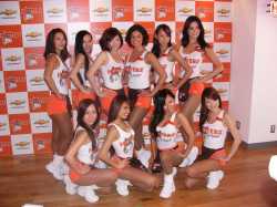 hooters tokyo.jpg