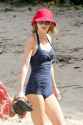 Taylor_Swift-Haim_Sisters-Maui-1_21_2015-001.jpg