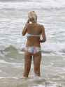lindsay-lohan-bikini-nip-slip-honolulu-03-675x900.jpg