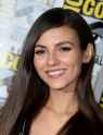 Victoria-Justice--The-Rocky-Horror-Picture-Show-Press-Line-at-Comic-Con--08-662x871.jpg