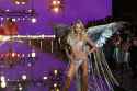 Candice-Swanepoel--2015-Victorias-Secret-Fashion-Show-Runway--14.jpg