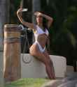 kim-kardashian-in-bikini-with-her-girlfriends-on-beach-in-mexico-08-20-2016_1.jpg