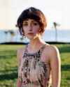 Rose_Byrne_getting_some_sun.jpg