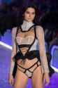 2016-victorias-secret-fashion-show-photos-kendall-jenner-38.jpg