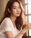 Shin Min Ah Stonehenge 2016.png