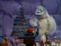 Bumble_puts_star_on_tree-.jpg