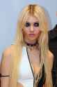 taylor-momsen-2017-havali-sac-modeli-ve-makyaji.jpg