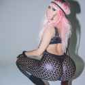 nickipinkhair.jpg