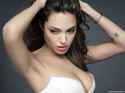 Angelina_Jolie__1600_x_1200_Wallpaper__XXV69I.jpg