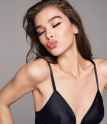 hailee-steinfeld-cosmopolitan-december-2017-headshots-2.jpg