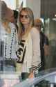 Cara+Delevingne+seen+hair+beauty+salon+London+qXywE_uN5E3x.jpg