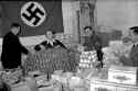Bundesarchiv_Bild_102-17313,_Berlin,_Weihnachtspakete_für_das_Winterhilfswerk.jpg