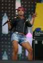 lily-allen-performing-at-v-festival-at-weston-park_1.jpg