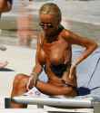 toplessdonatellaversace.jpg