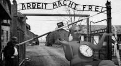 Auschwitz_clockman.png
