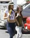 victoria-justice-showing-off-her-midriff-at-the-farmers-market-7.jpg