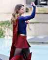 melissa-benoist-on-the-set-of-supergirl-in-vancouver-02.-24-2017_11.jpg