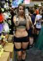 a-perfect-hip-to-waist-ratio-will-make-you-lose-your-mind-213.jpg