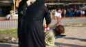 267F6F0400000578-2987901-The_beheading_appears_to_take_place_at_a_traffic_roundabout_in_n-a-51_1425989290314.jpg