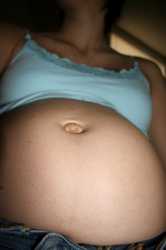 preggo_belly_button_by_loveonfire.jpg