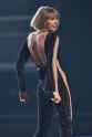 taylor-swift-performs-at-2016-grammy-awards-in-los-angeles-02-15-2016_12.jpg